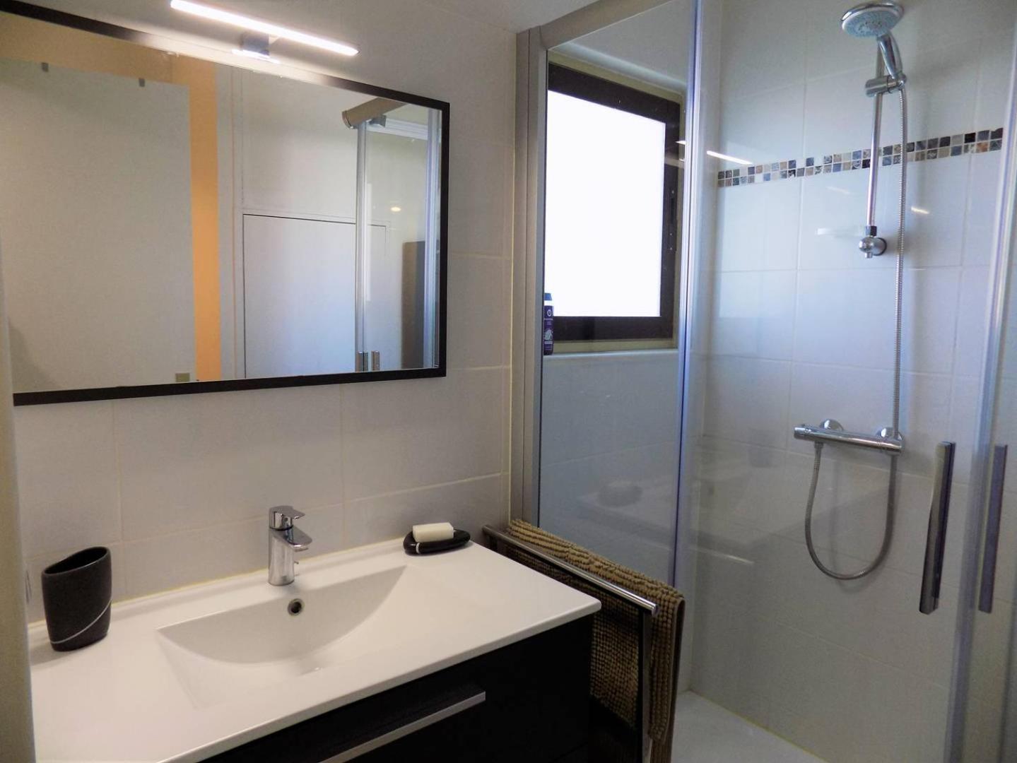 Saint Georges De Didonne - Pleine Vue Mer Pour Ce Studio Cabine Face A La Plage Экстерьер фото