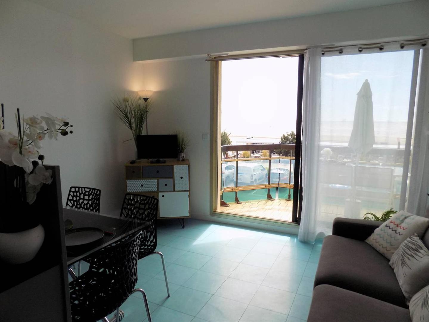 Saint Georges De Didonne - Pleine Vue Mer Pour Ce Studio Cabine Face A La Plage Экстерьер фото