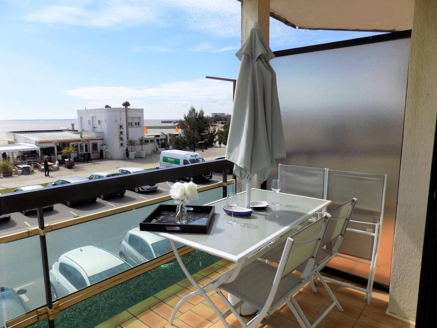 Saint Georges De Didonne - Pleine Vue Mer Pour Ce Studio Cabine Face A La Plage Экстерьер фото
