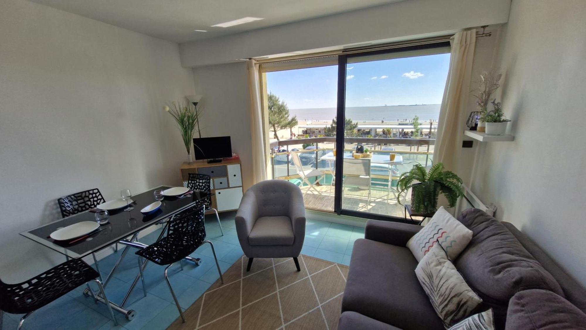 Saint Georges De Didonne - Pleine Vue Mer Pour Ce Studio Cabine Face A La Plage Экстерьер фото