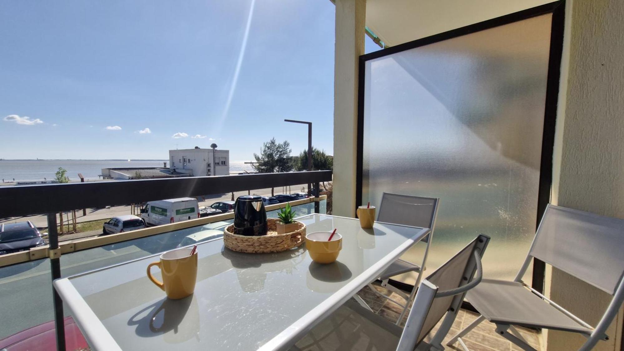 Saint Georges De Didonne - Pleine Vue Mer Pour Ce Studio Cabine Face A La Plage Экстерьер фото