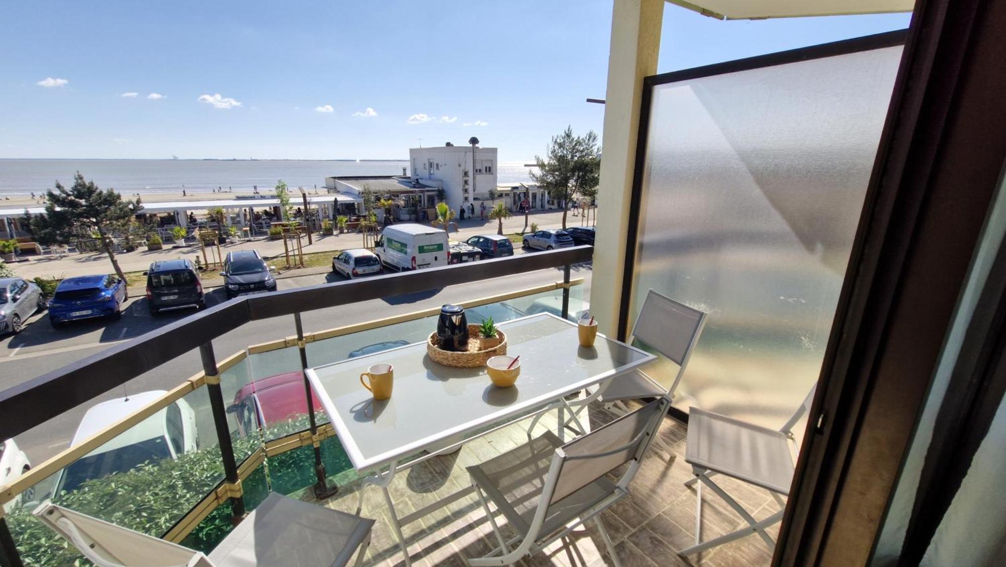 Saint Georges De Didonne - Pleine Vue Mer Pour Ce Studio Cabine Face A La Plage Экстерьер фото