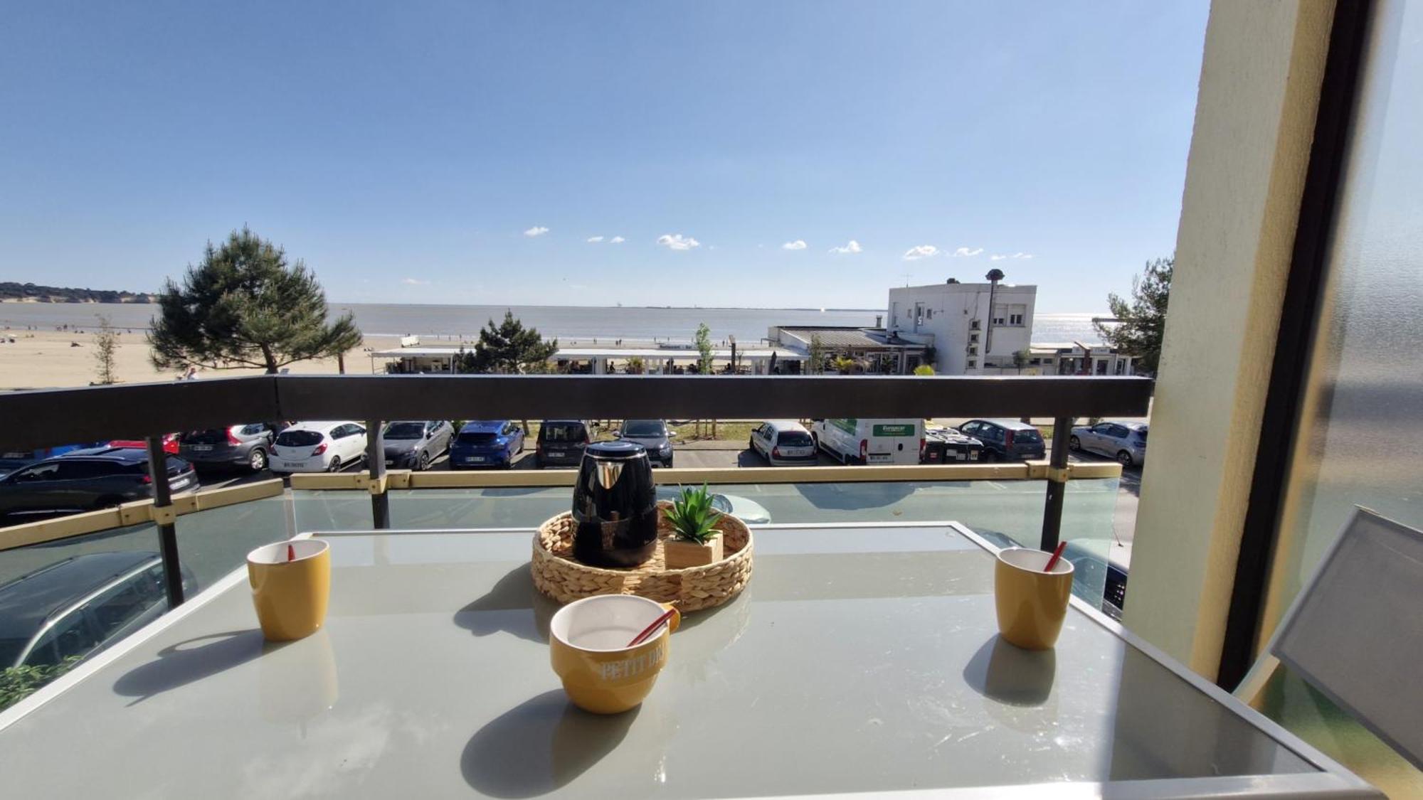 Saint Georges De Didonne - Pleine Vue Mer Pour Ce Studio Cabine Face A La Plage Экстерьер фото