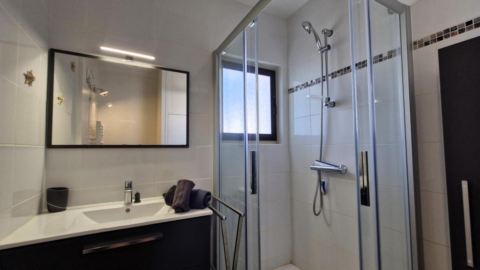 Saint Georges De Didonne - Pleine Vue Mer Pour Ce Studio Cabine Face A La Plage Экстерьер фото