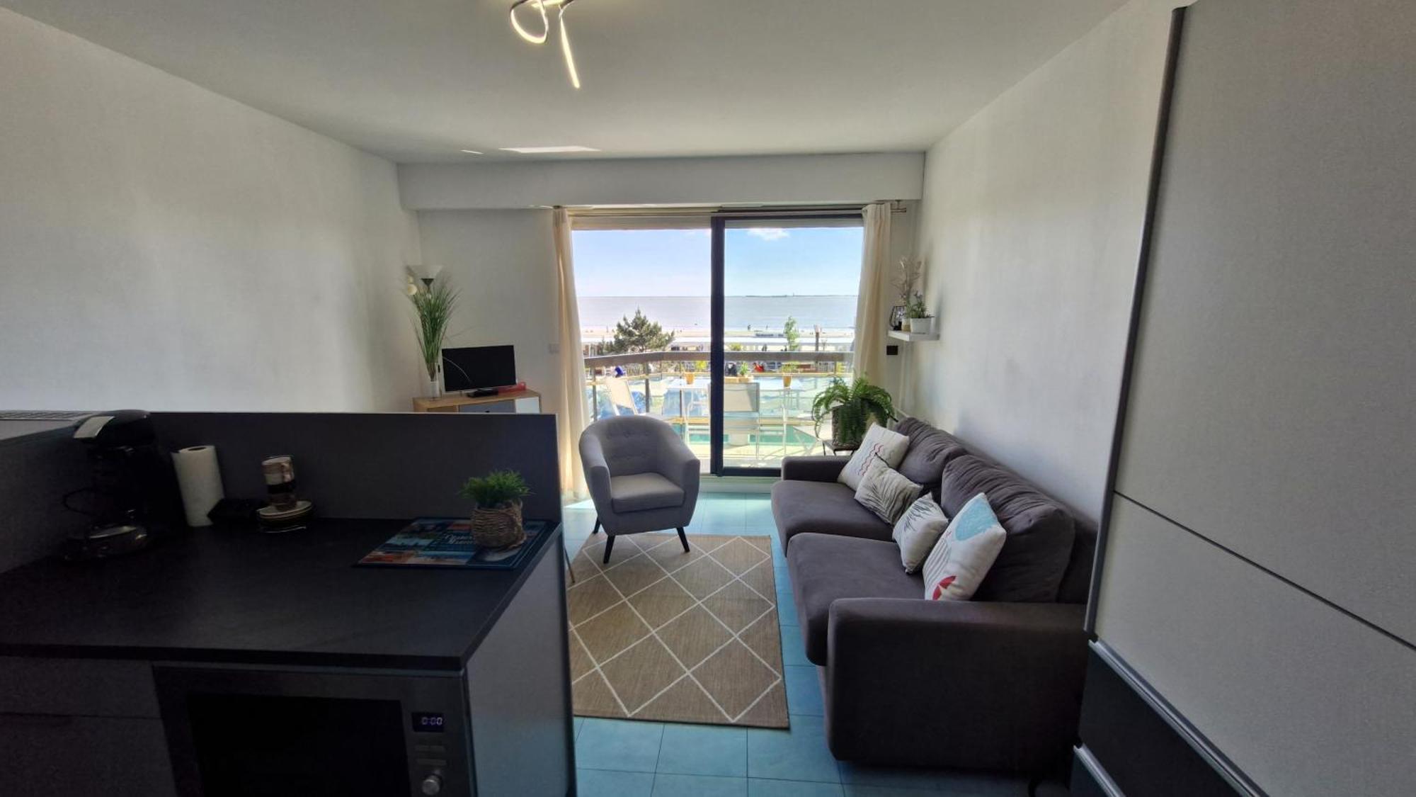 Saint Georges De Didonne - Pleine Vue Mer Pour Ce Studio Cabine Face A La Plage Экстерьер фото